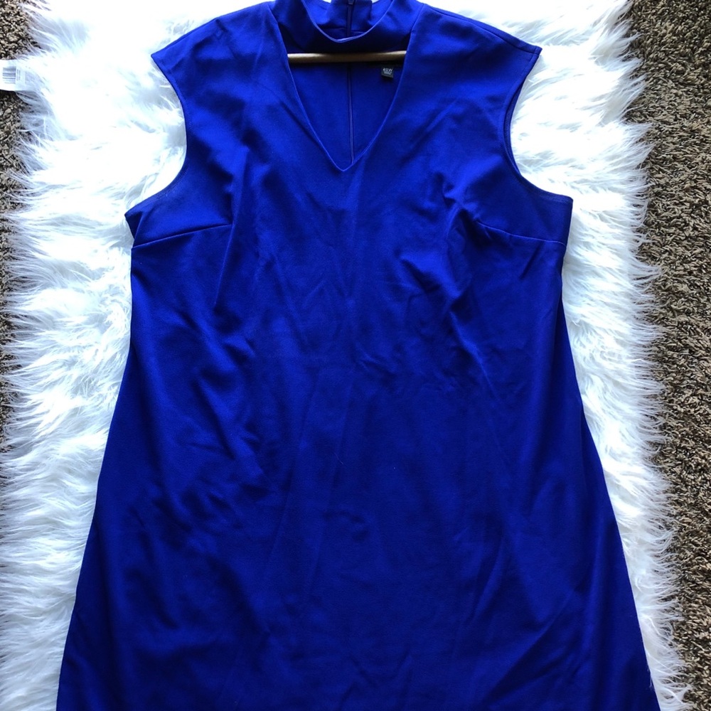 Beautiful blue dress!